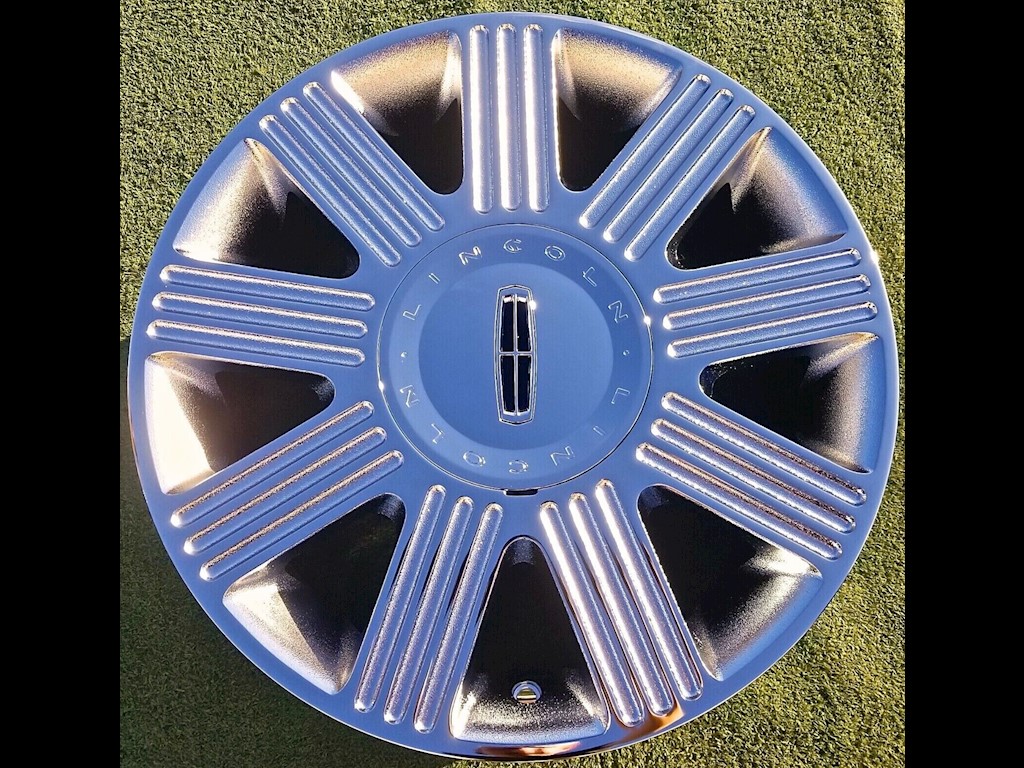 2003-2005 Lincoln Town Car Wheel Factory Style New Chrome